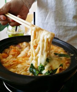 Món mì cay phô mai đúng chuẩn Hàn Quốc